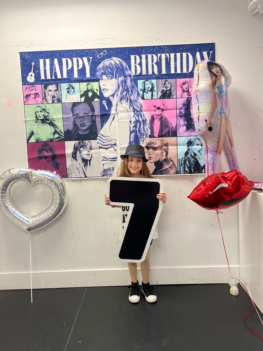 girl-posing-7-with-taylor-swift-as-background